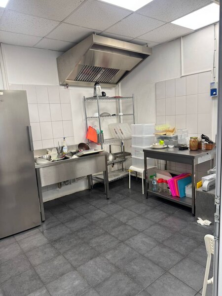 Lacul Tei, Spatiu comercial dotat integral cu aparatura profesionala