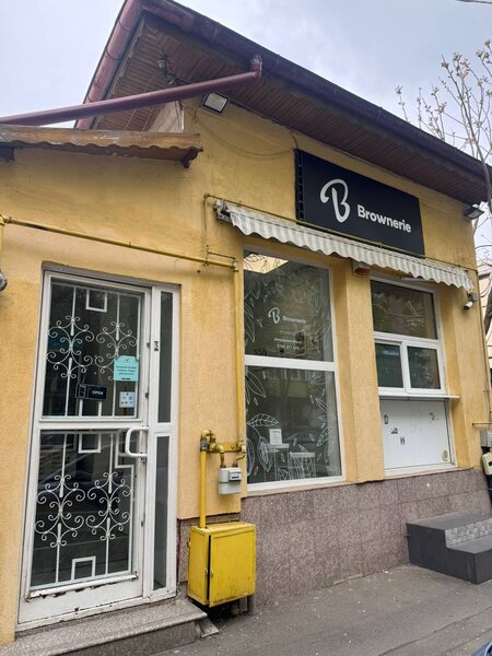 Lacul Tei, Spatiu comercial dotat integral cu aparatura profesionala