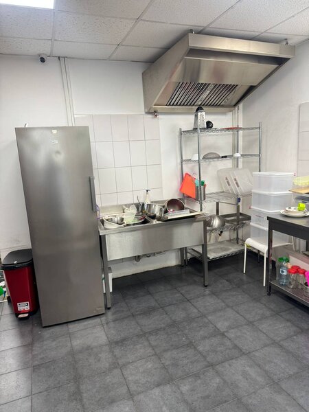 Lacul Tei, Spatiu comercial dotat integral cu aparatura profesionala