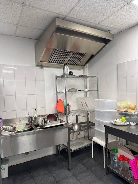 Lacul Tei, Spatiu comercial dotat integral cu aparatura profesionala