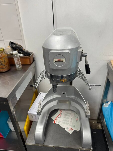 Lacul Tei, Spatiu comercial dotat integral cu aparatura profesionala